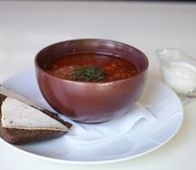 Борщ с бородинским хлебом и салом