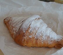 Круассан с манго