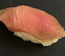 Суши с тунцом