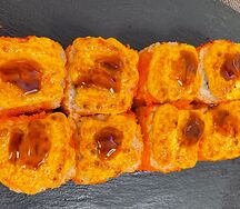 Ролл запеченный с лососем