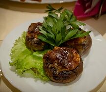 Грибы фаршированные сыром