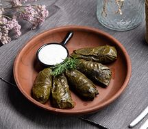 Долма из виноградных листьев