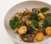 Цыпленок в горчичном соусе с брокколи и беби картофелем