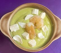 Крем-суп из брокколи с фетой и креветкой