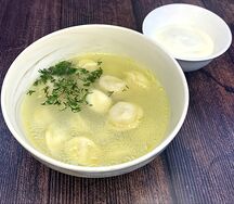 Пельмени в курином бульоне