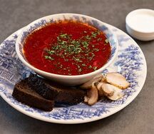Борщ с говяжьими щечками