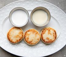 Сырники со сметаной и сгущеным молоком