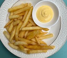 Картофель фри с соусом