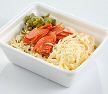 Пепперони с корнишонами