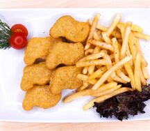 Куриные наггетсы с картофелем фри