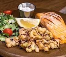 Стейк из лосося на гриле