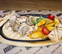 Куриное филе в сливочном соусе со свежим трюфелем