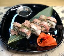 Роллы Marble с ростбифом от шефа