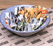 Мидии в голубых раковинах