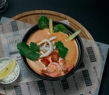 Том ям с морепродуктами на кокосовом молоке