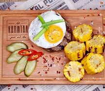 Бифштекс с яйцом