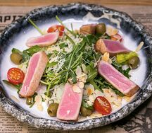 Салат от шеф-повара с тунцом