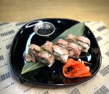 Роллы Marble с ростбифом от шефа