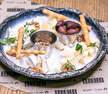 Тарелка к вину