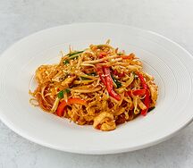 Жареная лапша с креветками по-сингапурски