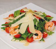 Рокет с тигровыми креветками