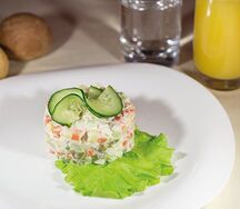 Салат Оливье с нежной курочкой