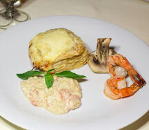 Жюльен с грибами в корзинке из слоенного теста