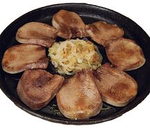 Язык говяжий с лучком