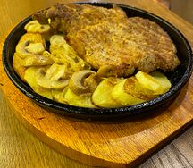 Свиная отбивная с картошечкой и грибами