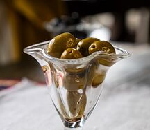 Маслины и оливки