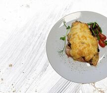 Куриная отбивная под грибной шапкой