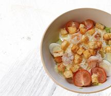 Цезарь с тигровыми креветками