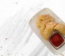 Мини-чебуреки с томатным соусом