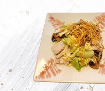 Теплый салат с куриной грудкой