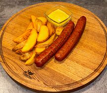 Куриные сосиски с картофельными дольками