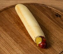 Французский хот-дог с говяжьей сосиской