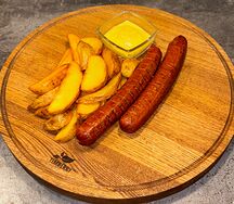 Говяжьи сосиски с картофельными дольками