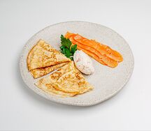 Блины с лососем и сырным кремом