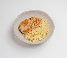 Куриная котлета с макаронами