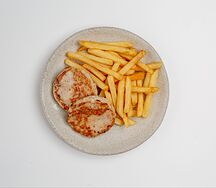 Куриная котлета с картофелем фри