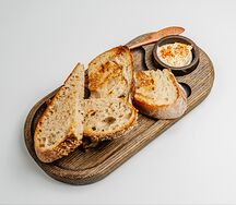 Ремесленный хлеб со взбитым маслом