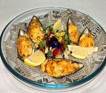 Мидии, запеченные в соусе спайси