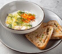 Уха Финская с лососем и гренками