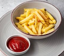 Картофель фри с кетчупом