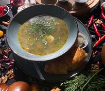Зеленый борщ на говяжьем бульоне
