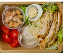 Салат Цезарь с курицей