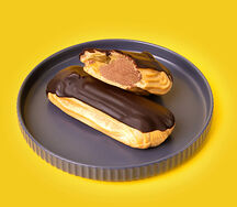 Эклер с шоколадной помадкой шт
