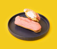 Эклер Клубничный шт