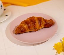 Круассан с малиной