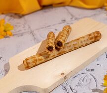 Вафельная трубочка с вареной сгущенкой